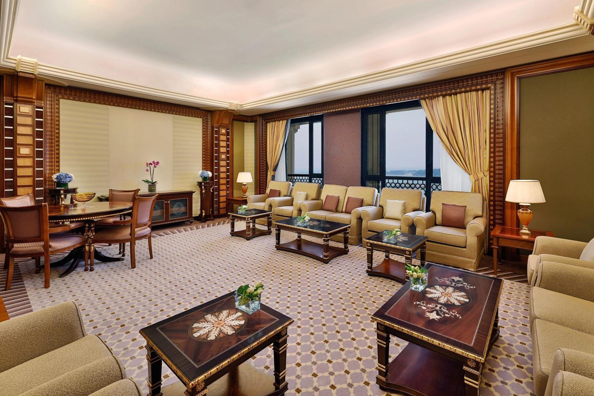 Executive One-Bedroom King Suite Sea View