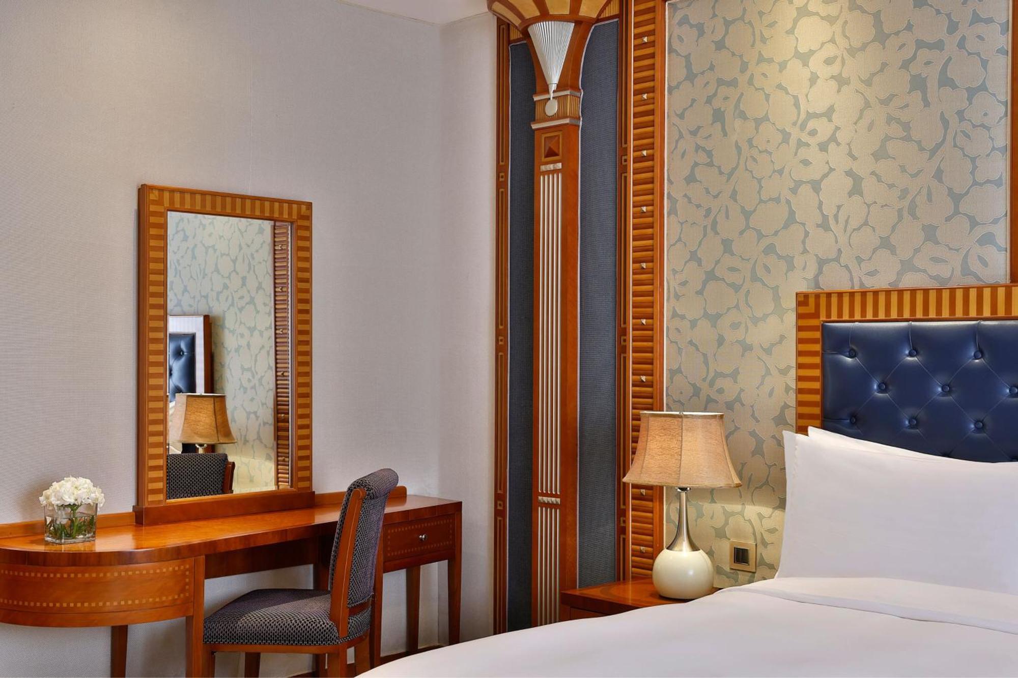 Deluxe Room1 King City view