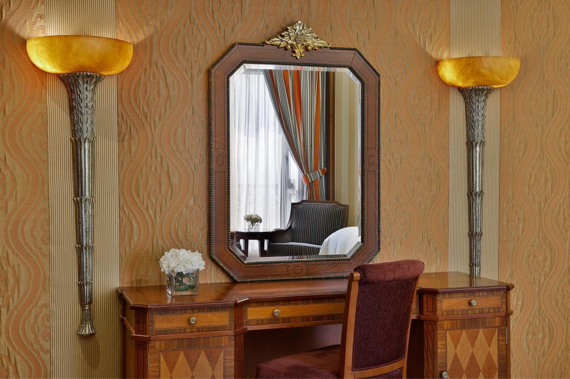 Executive One-Bedroom King Suite Sea View